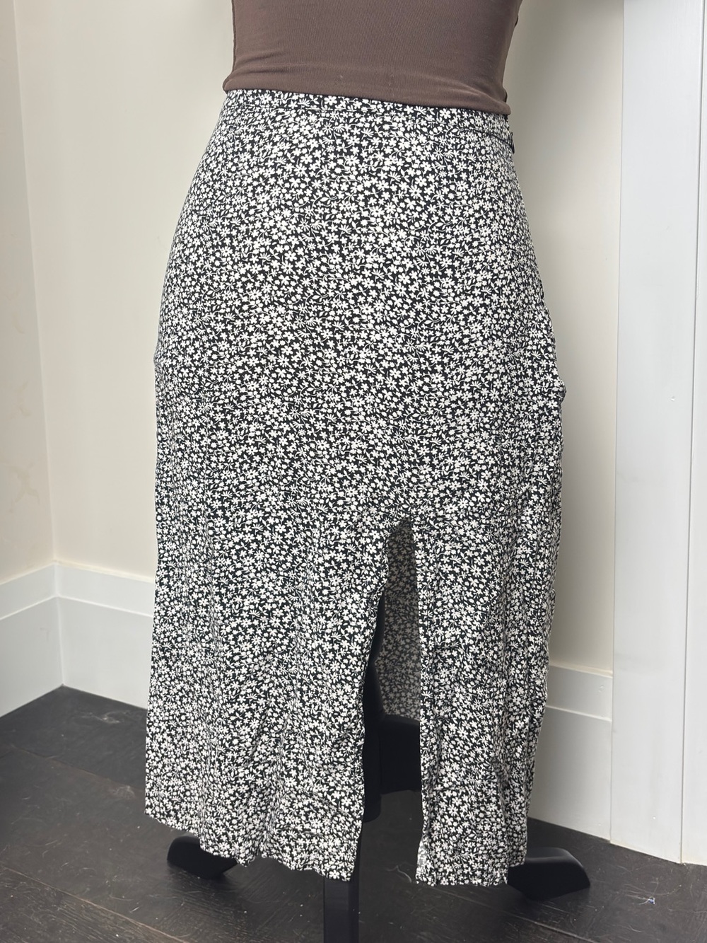 High rise floral hollister midi skirt